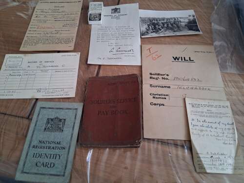 WW2 group includes kings badge with paperwork